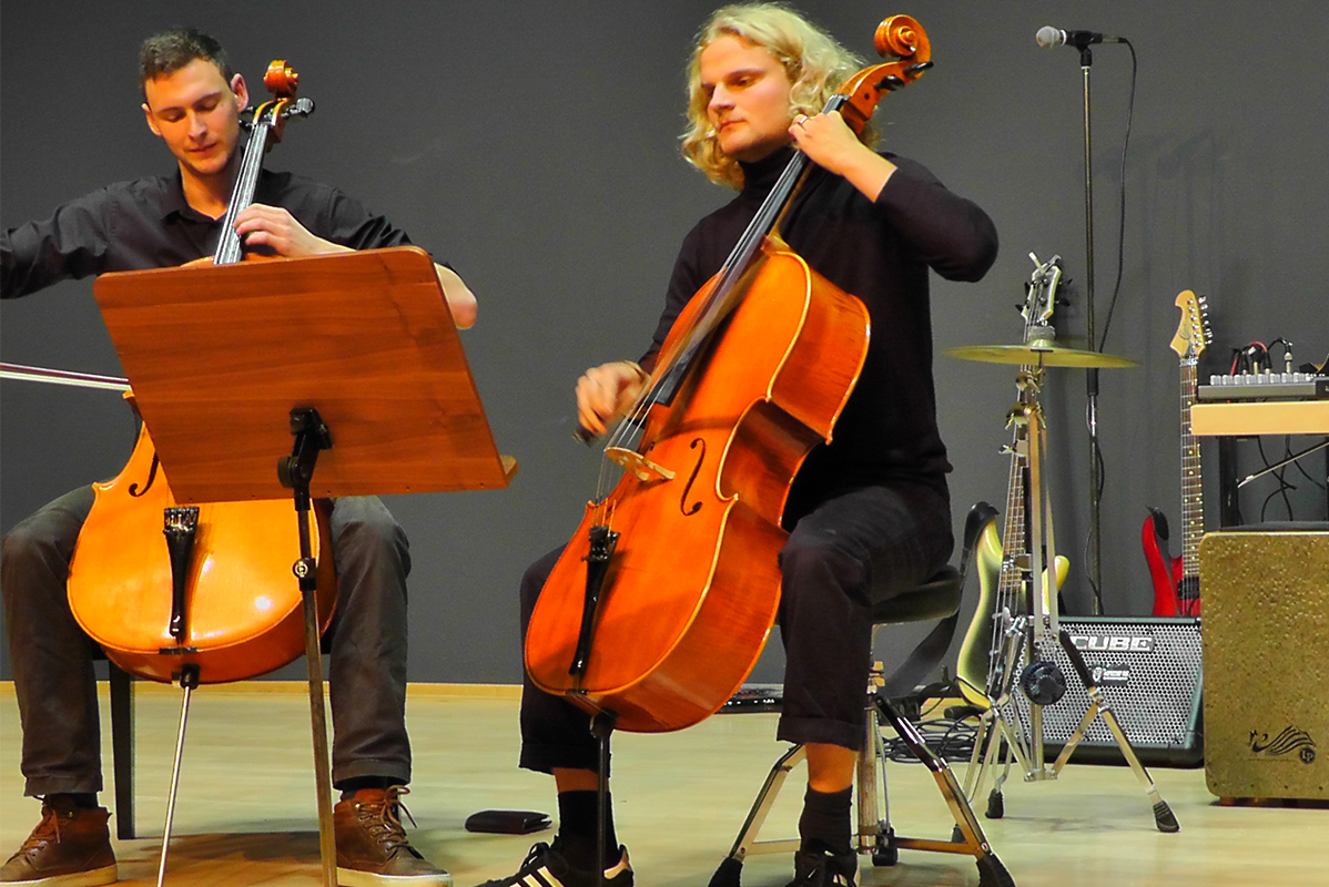 2 Cellospieler auf der Bühne