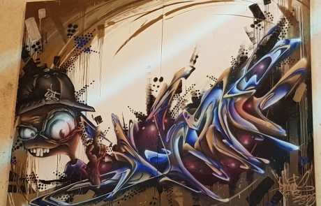 Graffiti am Stuttgarter Hauptbahnhof - unleserlich - Secret Walls Gallery - Farben eher dunkel gehalten